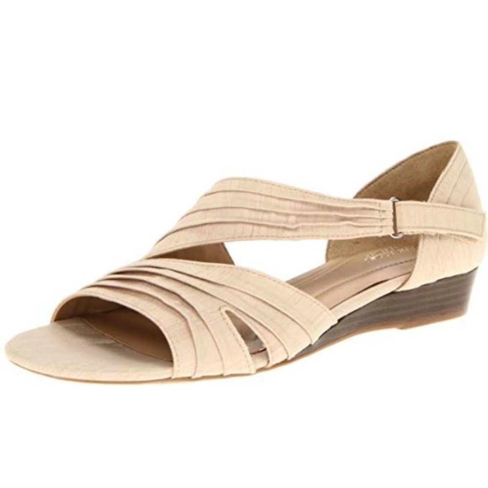 NWOB Naturalizer N5 Comfort Sandals